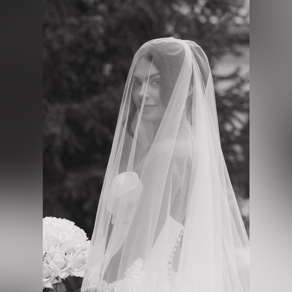 Elegant White Cathedral Lace Wedding Veil - Picture 3 of 4